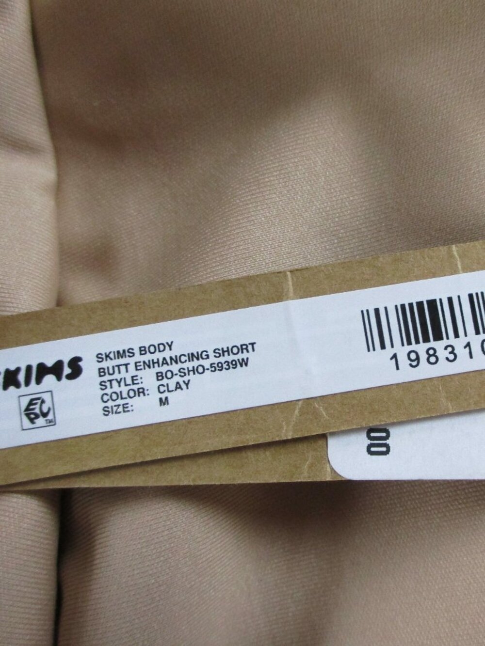 SKIMS Body Butt Enhancing Shorts Womens Medium Clay Shapewear Padded Compression - Picture 5 of 7